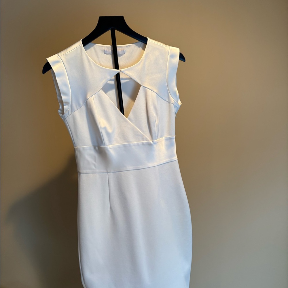 Elegant White Sleeveless Dress